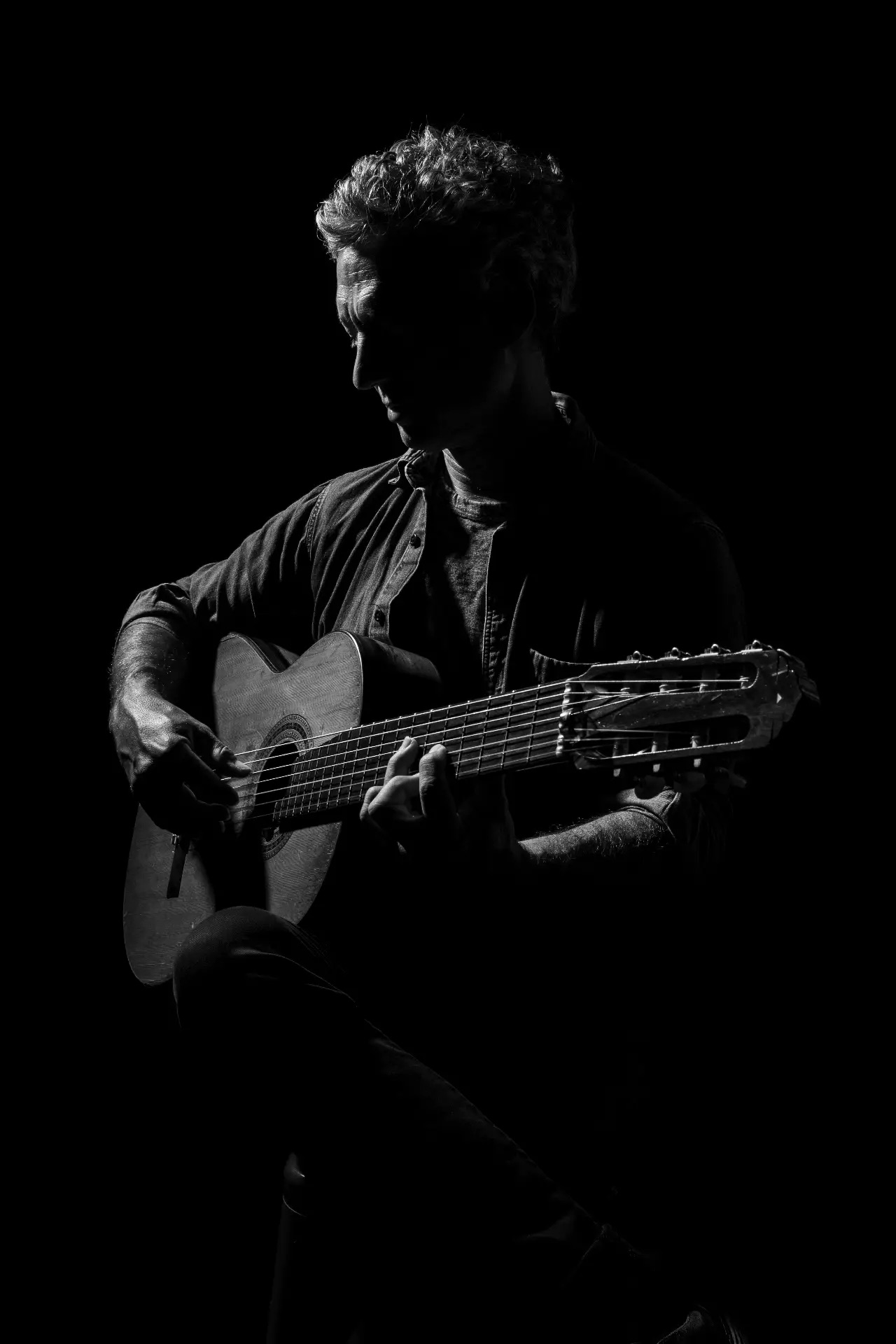 Guitarist, low key